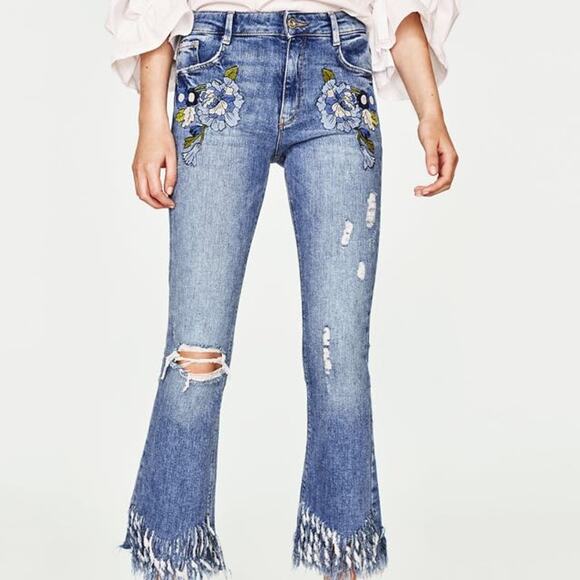 Zara Embroidered Midrise Mini Flare Leg Distressed Cropped Denim Jeans Size 2 - Picture 1 of 14